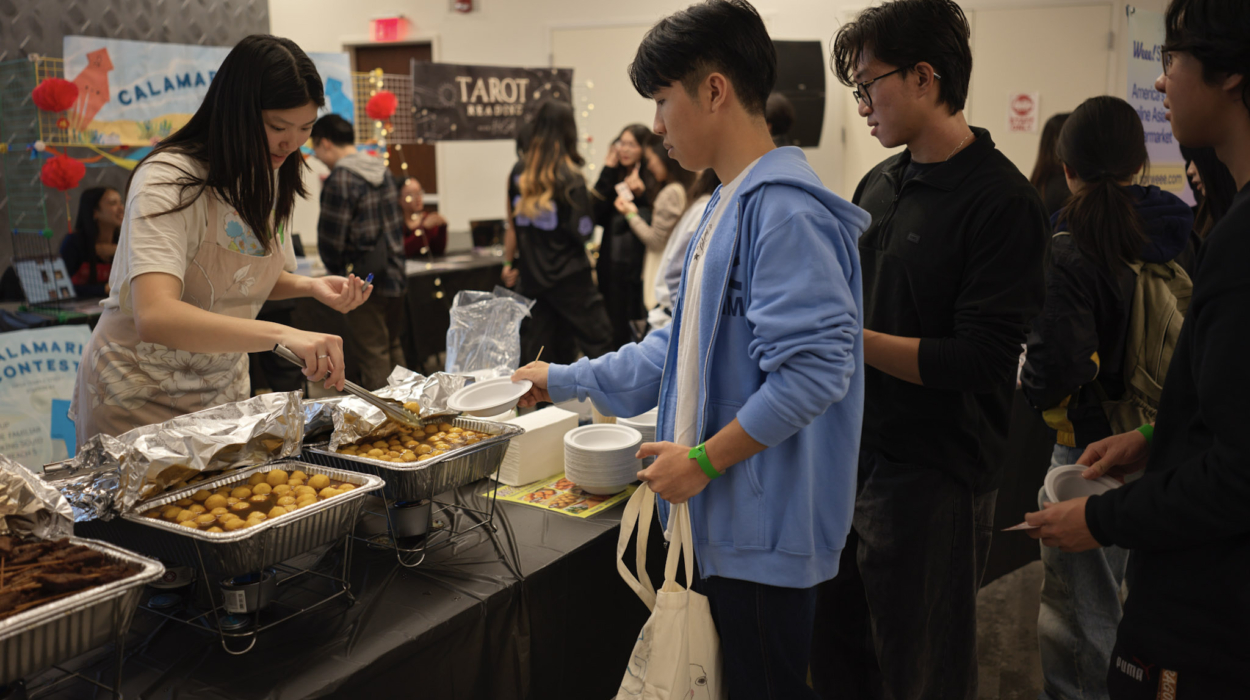 Students Food Line – 2025 Temple St