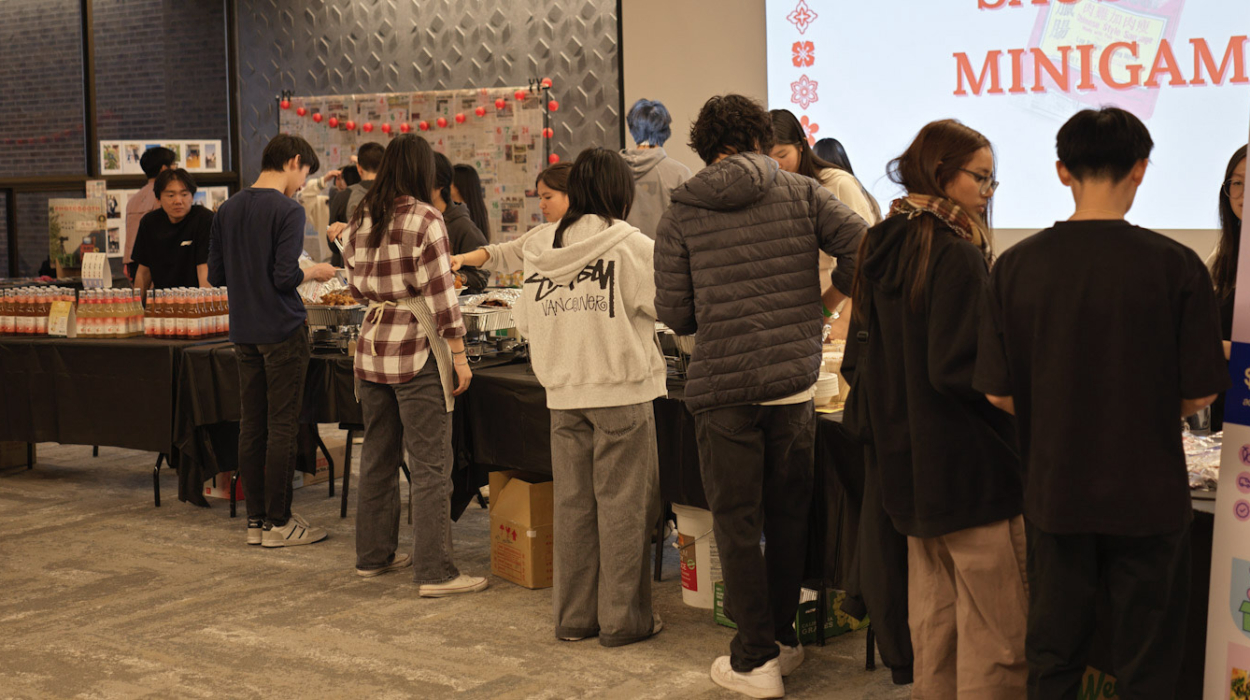Students in line for food & drinks – 2025 Temple St