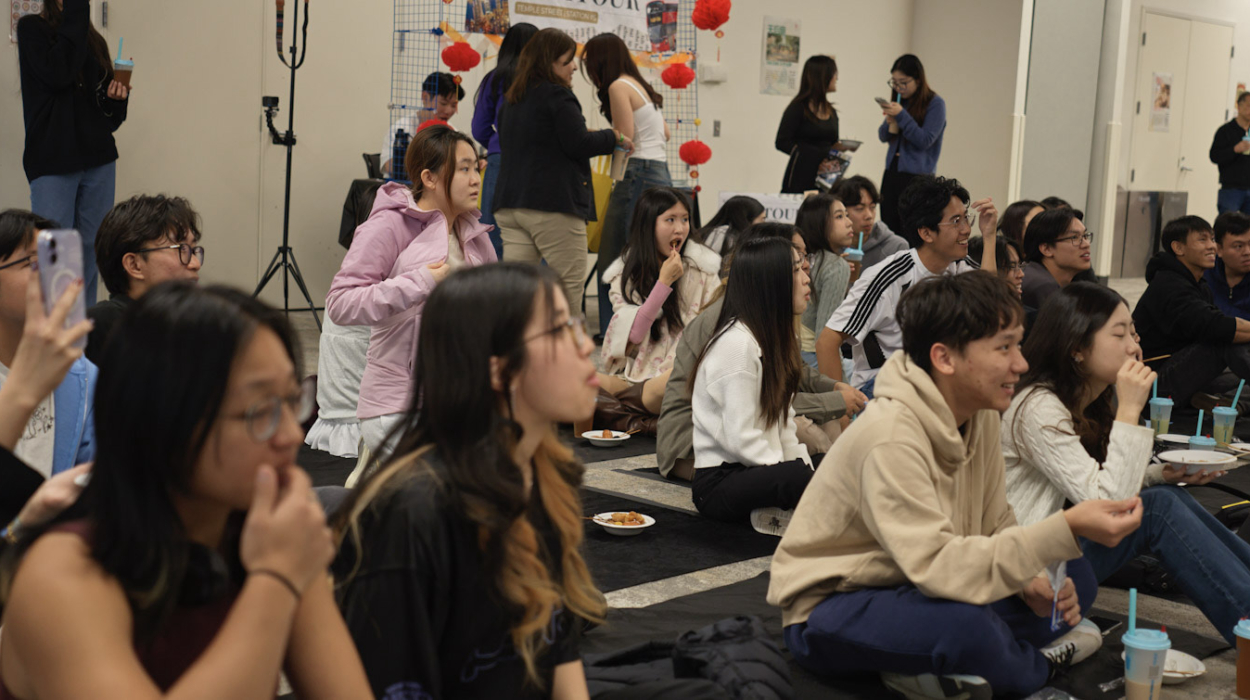 Students watching performance – 2025 Temple St