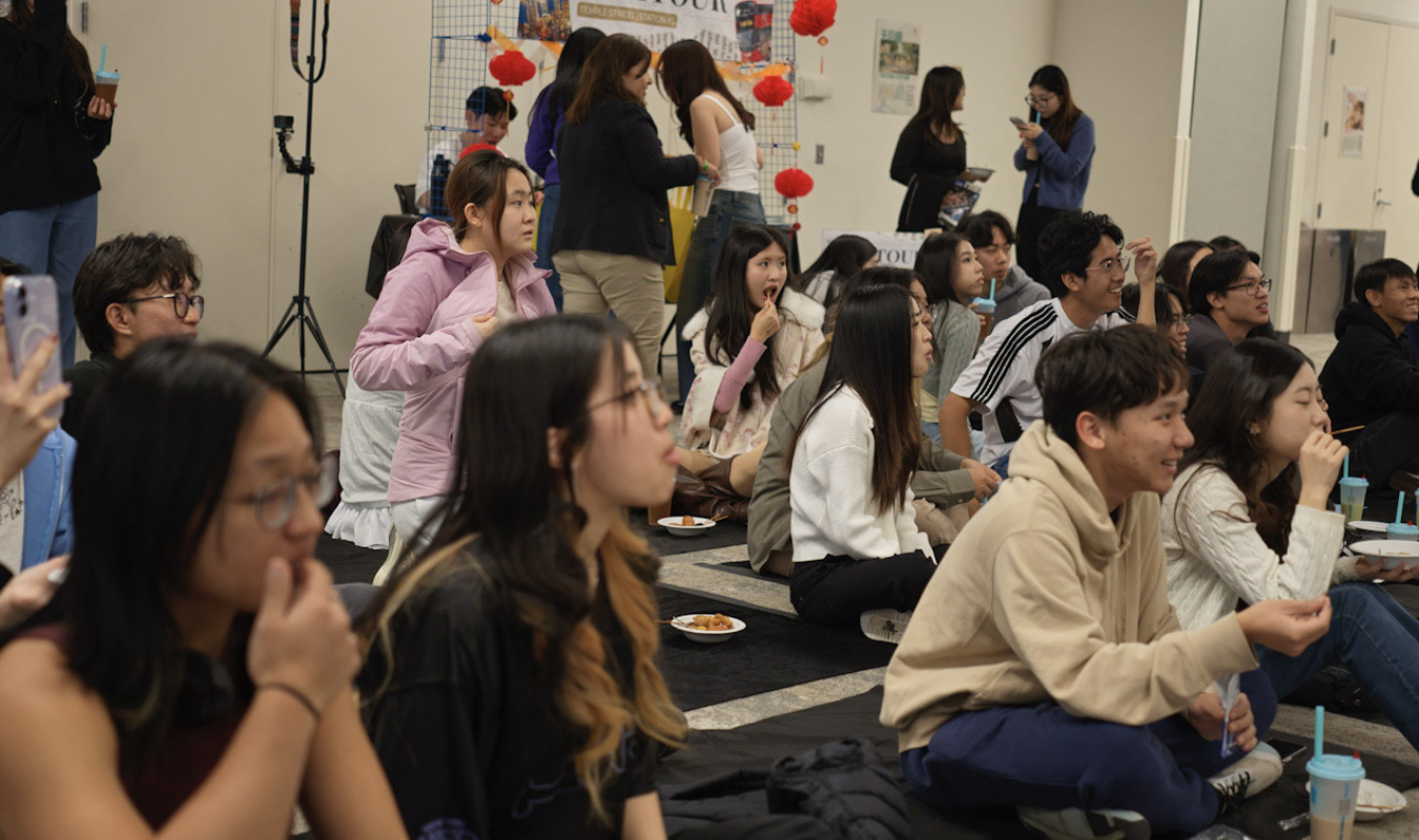 Students watching performance – 2025 Temple St